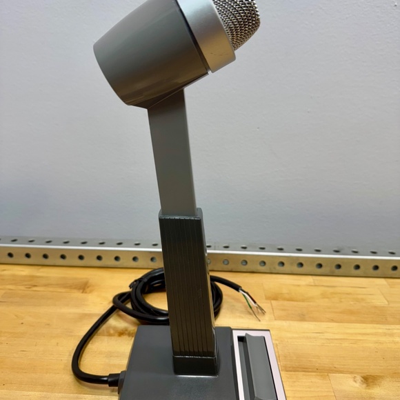 NEW Shure 522 Dynamic Announcers Desktop Microphone   Brand: Shure Model: Dynami - Picture 2 of 11